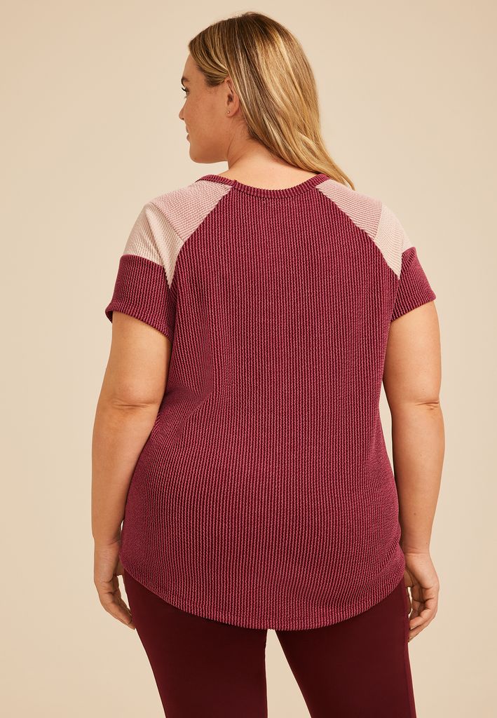 Plus Size Wavy Ribbed Colorblock Raglan Tee - Image 2