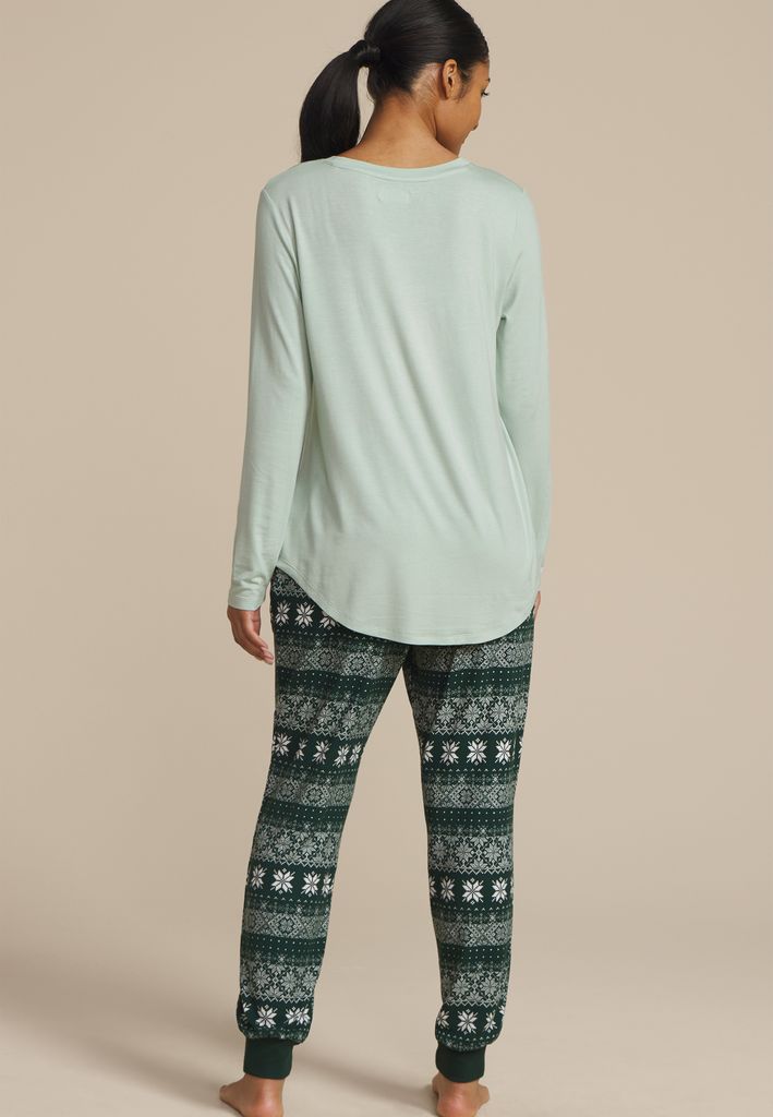 I Wasnt Made For The Winter Graphic Tee And Jogger Pajama Set - Image 2