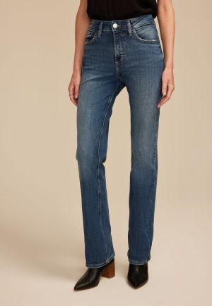Silver Jeans Co.&reg; Avery Curvy High Rise Border Stitch Slim Boot Jean