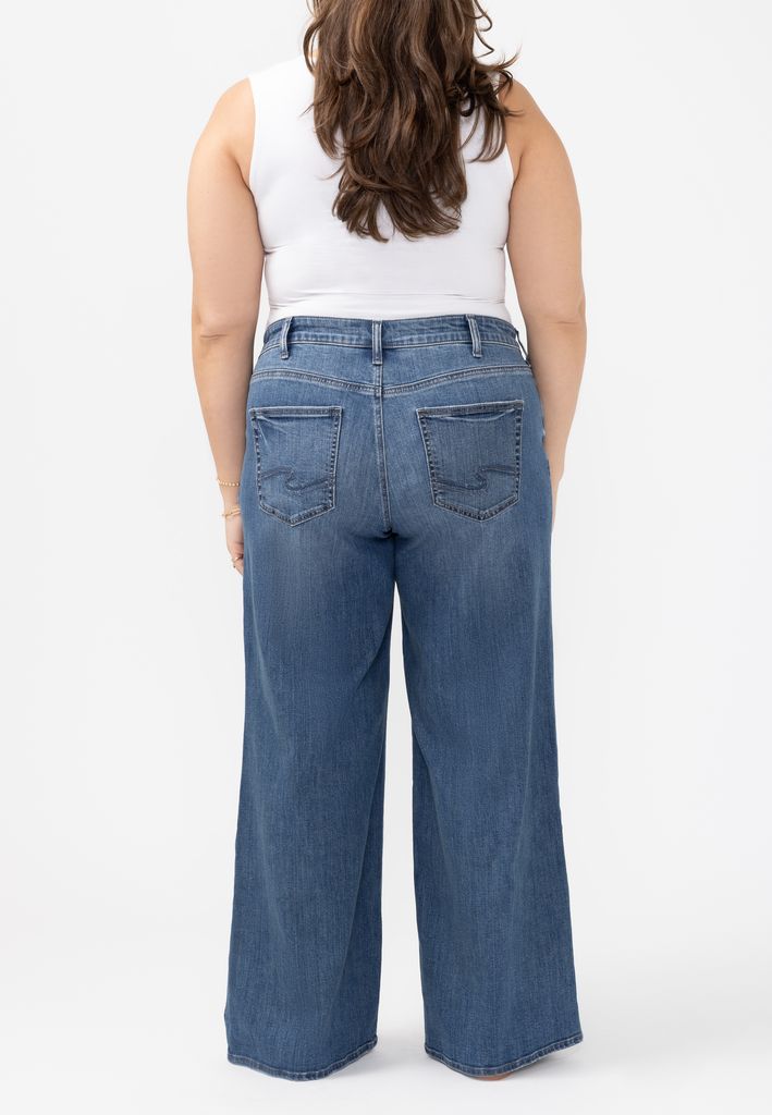 Plus Size Silver Jeans Co.® Suki Curvy Mid Rise Luxe Stretch Wide Leg Jean - Image 2